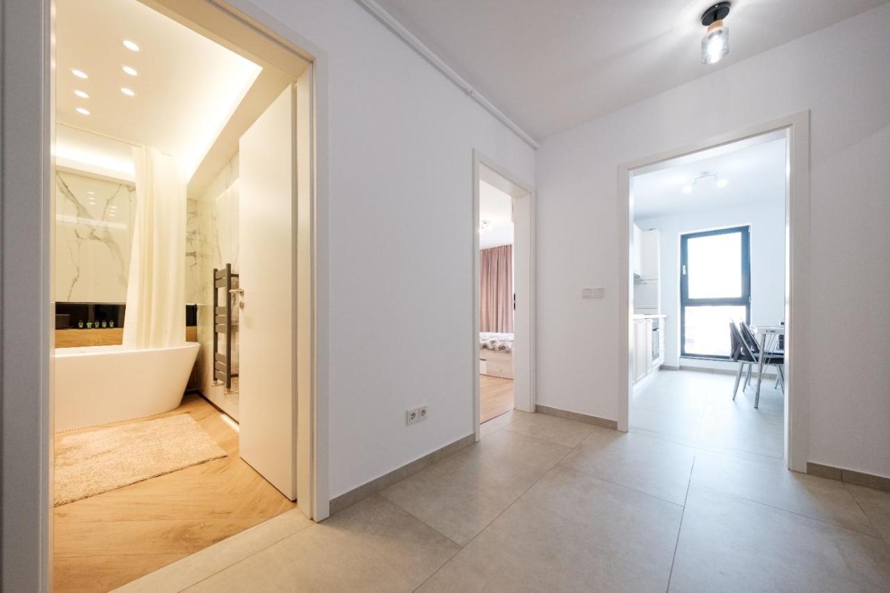 Brand New Luxury Apartment In The Heart Of Braşov Eksteriør billede