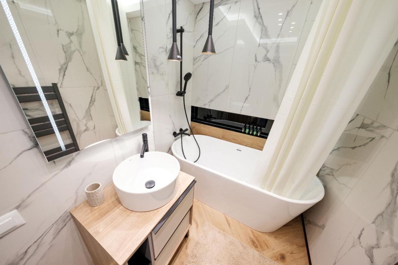 Brand New Luxury Apartment In The Heart Of Braşov Eksteriør billede