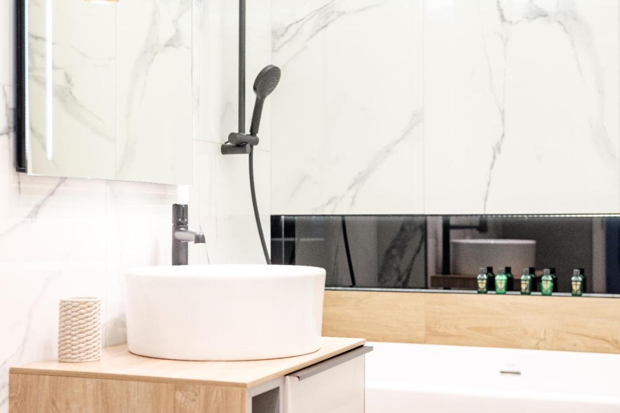 Brand New Luxury Apartment In The Heart Of Braşov Eksteriør billede