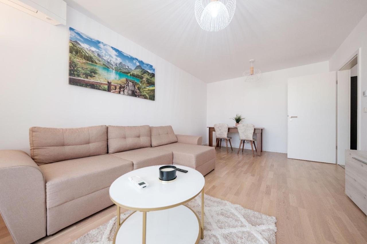 Brand New Luxury Apartment In The Heart Of Braşov Eksteriør billede